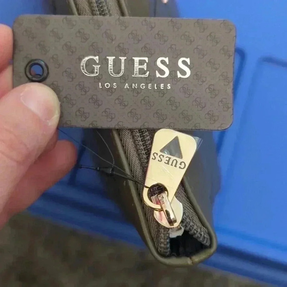 Guess travel bag - Picture 3 of 7